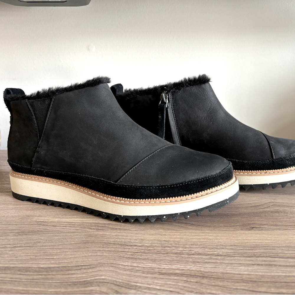 Tom’s faux-fur lined boots